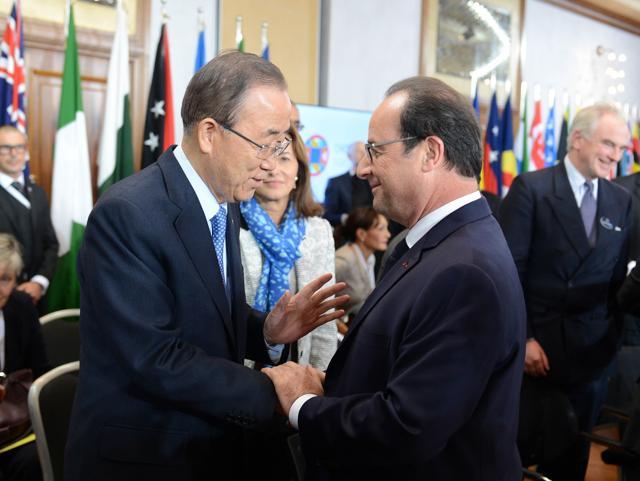 United Nations Secretary General Ban Ki-moon greets French President Francois Hollande, at the Climate Change special session held during CHOGM (Commonwealth heads of Government meeting) in Malta. (AP Photo) United Nations Secretary General Ban Ki-moon greets French President Francois Hollande, at the Climate Change special session held during CHOGM (Commonwealth heads of Government meeting) in Malta. (AP Photo)