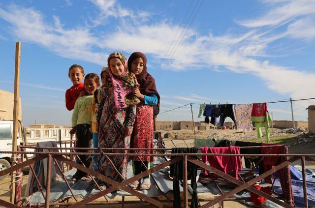 Syrian girls pose for a photo near their house in the Al-Shallal suburb of the northeastern town of Al-Hol. The inhabitants returned to their homes after the Syrian Democratic Forces retook control of the area from the Islamic State. (AFP photo) Syrian girls pose for a photo near their house in the Al-Shallal suburb of the northeastern town of Al-Hol. The inhabitants returned to their homes after the Syrian Democratic Forces retook control of the area from the Islamic State. (AFP photo)
