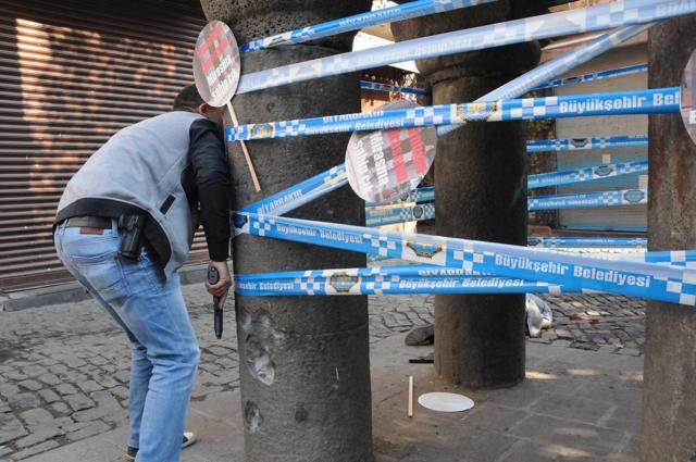 Tahir Elci's body lies on ground as a plain clothes police officer takes cover during a shoot out on November 28, 2015 in Diyarbakir. (AFP) Tahir Elci's body lies on ground as a plain clothes police officer takes cover during a shoot out on November 28, 2015 in Diyarbakir. (AFP)