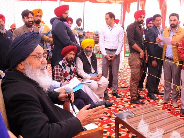 Punjab chief minister Parkash Singh Badal interacting with people during Sangat Darshan at Khadoor Sahib in district Tarn Taran on Sunday. (Sameer Sehgal/HT Photo) Punjab chief minister Parkash Singh Badal interacting with people during Sangat Darshan at Khadoor Sahib in district Tarn Taran on Sunday. (Sameer Sehgal/HT Photo)