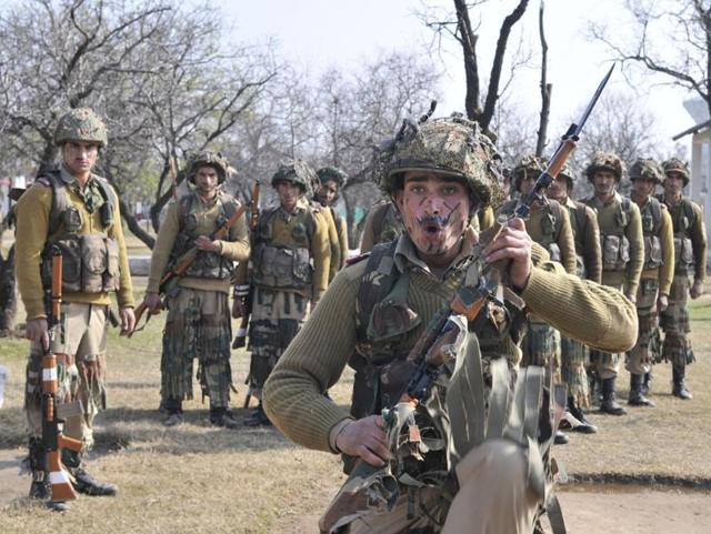 The overwhelming response to such recruitment rallies means more and more youth in the Valley, which has seen decades of conflict, are accepting the army as a career option. (Waseem Andrabi/HT Photo)