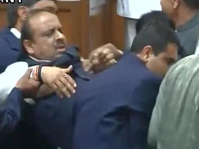 BJP MLA Vijender Gupta being marshalled out of Delhi Assembly on November 30, 2015.(ANI)