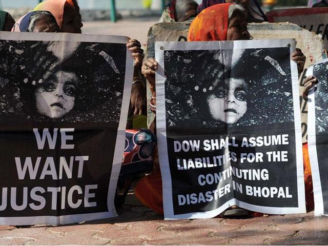 Bhopal Gas Peedith Mahila Udyog Sangthan and Bhopal Gas Peedith Sangarsh Sahayog Samiti are trying to hold the Union and the state governments accountable for the tragedy.(File Photo) Bhopal Gas Peedith Mahila Udyog Sangthan and Bhopal Gas Peedith Sangarsh Sahayog Samiti are trying to hold the Union and the state governments accountable for the tragedy.(File Photo)