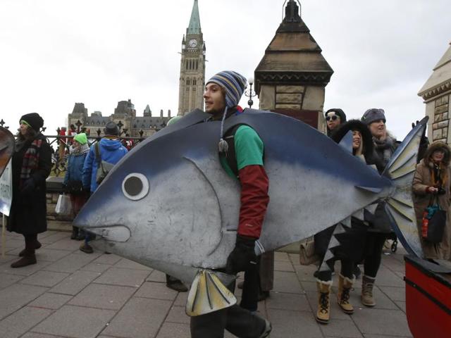 People participate in the ‘The 100% Possible Climate March’ on Parliament Hill in Ottawa. (AFP Photo) People participate in the ‘The 100% Possible Climate March’ on Parliament Hill in Ottawa. (AFP Photo)