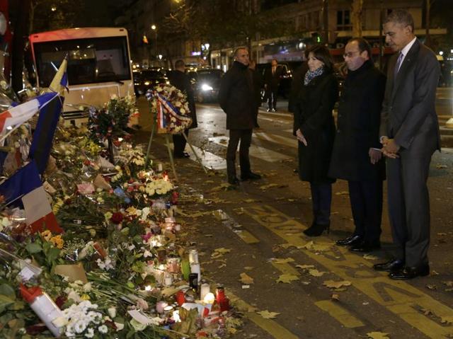 US President Barack Obama, right, French President Francois Hollande and Paris Mayor Anne Hidalgo pay their respect at the Bataclan concert hall. (AP photo) US President Barack Obama, right, French President Francois Hollande and Paris Mayor Anne Hidalgo pay their respect at the Bataclan concert hall. (AP photo)