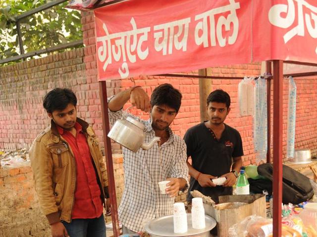 (From left) Govind Tripathi, his friend Rajendra Singh and brother MadhavTripathi at the tea stall on Monday. (Ashok Dutta/HT Photo) (From left) Govind Tripathi, his friend Rajendra Singh and brother MadhavTripathi at the tea stall on Monday. (Ashok Dutta/HT Photo)