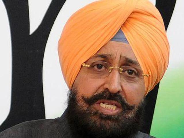 Bajwa, who was last week replaced by former chief minister Singh, described his removal as “temporary setback” and said his “sacrifice will not be a big price if party wins polls in 2017”. (HT Photo) Bajwa, who was last week replaced by former chief minister Singh, described his removal as “temporary setback” and said his “sacrifice will not be a big price if party wins polls in 2017”. (HT Photo)