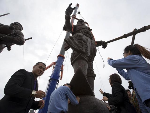A giant bronze statue of former King Ram Khamhaeng at the Rajabhakti Park. Accusations of corruption during the construction of the park are threatening to damage an anti-graft drive by the ruling junta in Thailand. (REUTERS) A giant bronze statue of former King Ram Khamhaeng at the Rajabhakti Park. Accusations of corruption during the construction of the park are threatening to damage an anti-graft drive by the ruling junta in Thailand. (REUTERS)