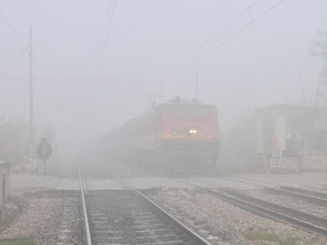 Amarpali Express on its way to New Delhi in dense fog near Jalandhar on Tuesday. (Pardeep Pandit/HT Photo) Amarpali Express on its way to New Delhi in dense fog near Jalandhar on Tuesday. (Pardeep Pandit/HT Photo)
