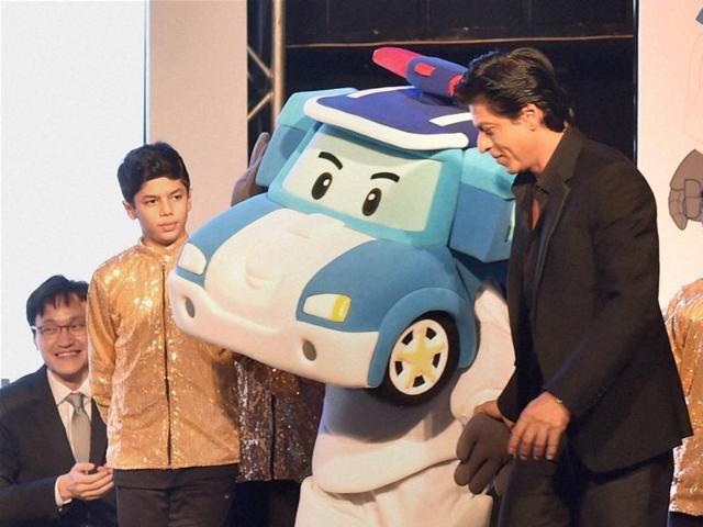 SRK be like: ‘Yeah, that’s what I do throughout Rohit Shetty’s Dilwale, play with cars of course!’ (PTI)