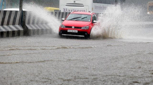 Vehicles wade through a water logged road following heavy rains in Chennai. (HT Photo) Vehicles wade through a water logged road following heavy rains in Chennai. (HT Photo)