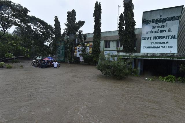 Patients admitted to a hospital in Tambaram were shifted to a Govt hospital in Central and Royapettah in Chennai on Tuesday. (HT Photo) Patients admitted to a hospital in Tambaram were shifted to a Govt hospital in Central and Royapettah in Chennai on Tuesday. (HT Photo)