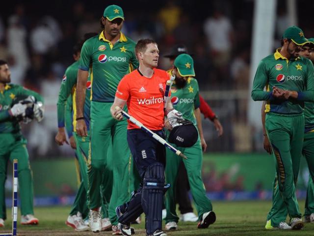 England’s batsman Eoin Morgan takes the wickets after his side won the third T20 against Pakistan at the Sharjah Cricket Stadium in Sharjah on November 30, 2015. (AP Photo)