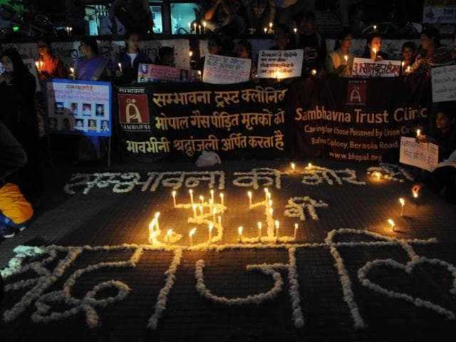 Special children pay homage to the people who died in the poisonous gas leak from the Union Carbide factory.(Praveen Bajpai/ HT photo)