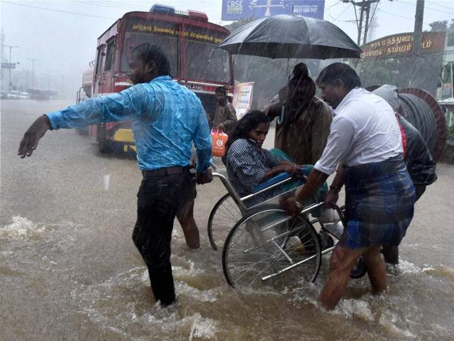 Chennai’s economic importance to the rest of the country is such that its manufacturing and IT companies need to stay open during the severe floods. (HT Photo) Chennai’s economic importance to the rest of the country is such that its manufacturing and IT companies need to stay open during the severe floods. (HT Photo)