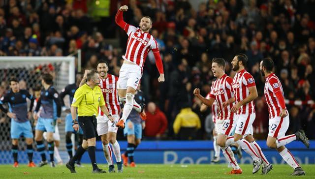 Phil Bardsley celebrates with team mates after scoring the second goal for Stoke against Sheffield Wednesday on December 1,2015. (Reuters Photo)