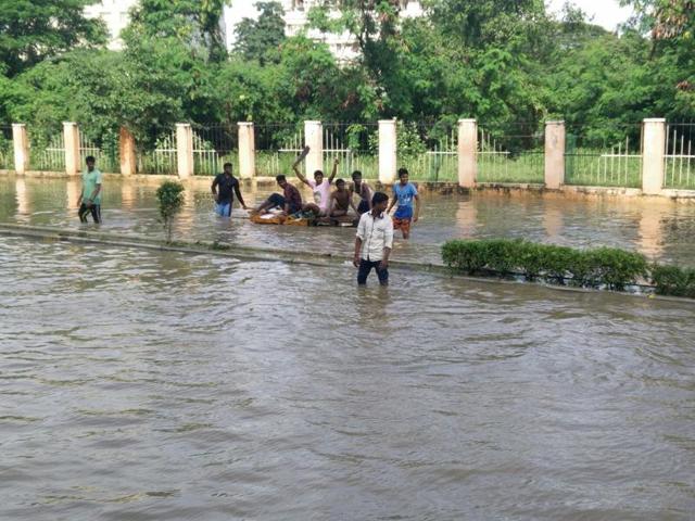 An inundated road outside Chennai’s fire control room.(Sudipto Mondal/HT Photo) An inundated road outside Chennai’s fire control room.(Sudipto Mondal/HT Photo)