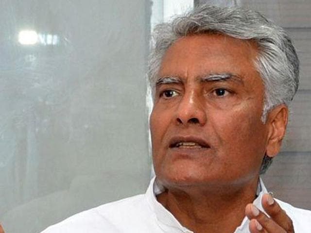“I would like Jakhar to continue as the CLP leader,” Amarinder told HT. (Ht Photo) “I would like Jakhar to continue as the CLP leader,” Amarinder told HT. (Ht Photo)
