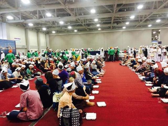 Among all faiths, Sikhs are more likely than Hindus to do charity in home society. (HT Photo) Among all faiths, Sikhs are more likely than Hindus to do charity in home society. (HT Photo)