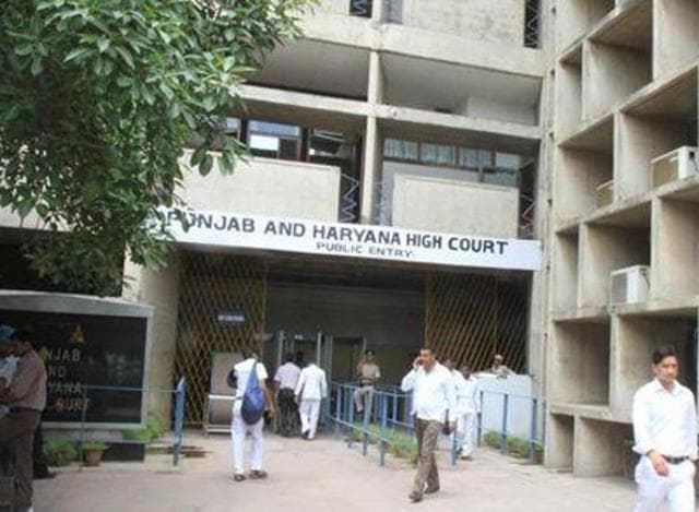 There are 25 accused in the case who allegedly sold a property of Punjab Pradesh Congress Committee (PPCC) chief Captain Amarinder Singh’s cousin, Nalini. While eight accused are from Punjab, others are natives of Himachal Pradesh.(HT Photo)