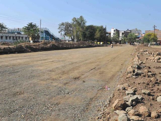 The four-lane road project took off a couple of months ago but has been facing problems in connection with land. (Shankar Mourya/HT photo) The four-lane road project took off a couple of months ago but has been facing problems in connection with land. (Shankar Mourya/HT photo)
