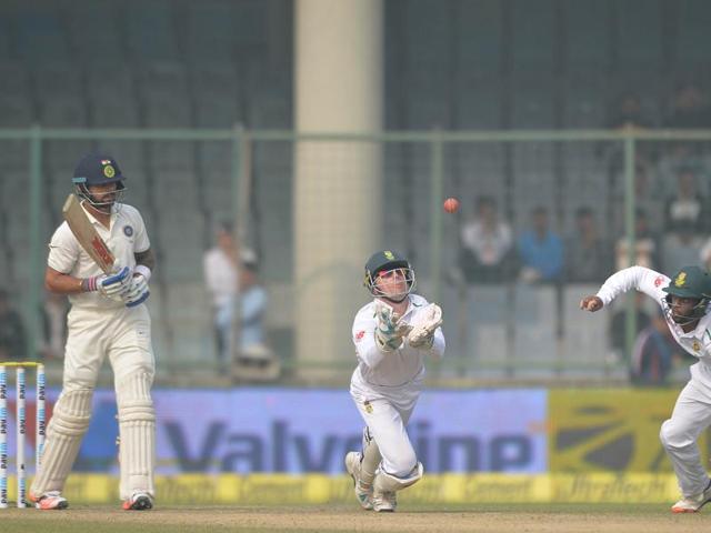 Dane Vilas takes the catch to dismiss Virat Kohali off the bowling of Dane Piedt. (Vipin Kumar/HT Photo)