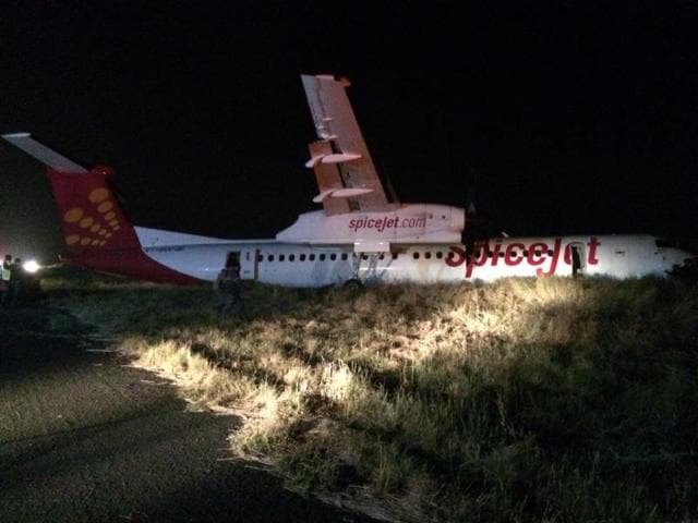 SpiceJet plane which skidded off the runway at Dumna Airport on Friday.(HT Photo)