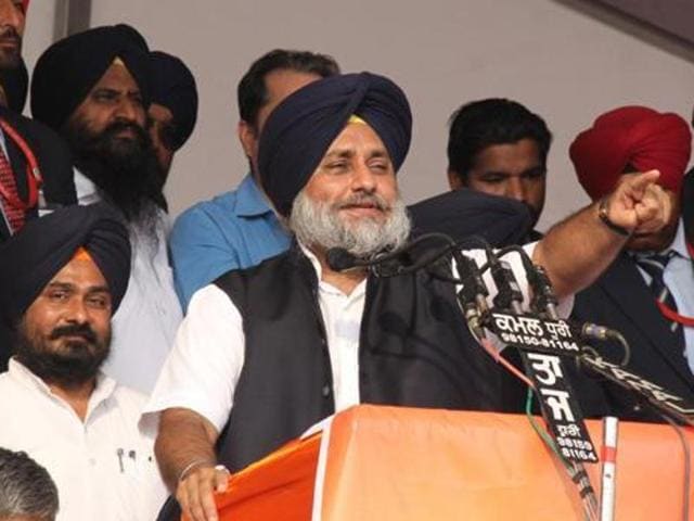 Deputy chief minister Sukhbir Badal, chief minister Parkash Singh Badal, state BJP chief Kamal Sharma, MLA Manoranjan Kalia and Bholath MLA Bibi Jagir Kaur during Sadbhavna Rally at Nakodar on Friday.(Pardeep Pandit/HT Photo)