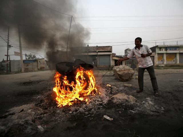 A protester burns a tyre on the highway connecting Nepal to India during a general strike called by the Madhesi protesters demonstrating against the new constitution in Birgunj. (Reuters Photo) A protester burns a tyre on the highway connecting Nepal to India during a general strike called by the Madhesi protesters demonstrating against the new constitution in Birgunj. (Reuters Photo)
