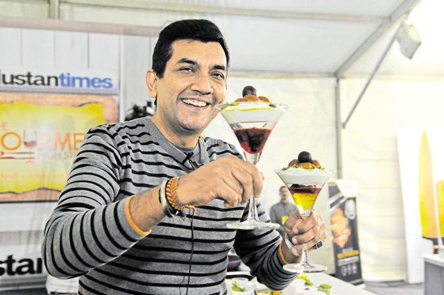 Chef Sanjeev Kapoor shows his culinary tricks to visitors at the Hindustan Times The Gourmet High Street festival at the Leisure Valley Park in Sector 29 on Friday. (Abhinav Saha/HT Photo)