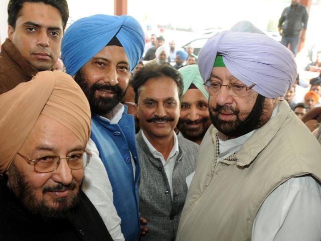 Former AAP leader Devinder Singh Darshi(centre) joining the Congress in the presence of PPCC president Capt Amarinder Singh , former CLP leader Sunil Jakhar and other party leaders at New Moti Bagh Palace in Patiala on Thursday. Former AAP leader Devinder Singh Darshi(centre) joining the Congress in the presence of PPCC president Capt Amarinder Singh , former CLP leader Sunil Jakhar and other party leaders at New Moti Bagh Palace in Patiala on Thursday.