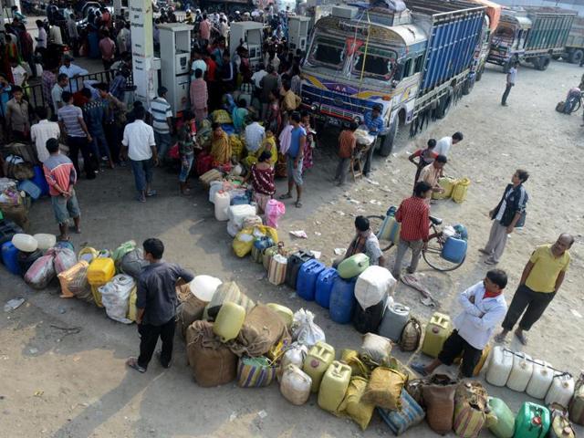 Indian and Nepalese citizens queue up with empty containers at a petrol pump near the India-Nepal border at Panitanki on December 1, 2015, during an ongoing dispute between Nepal and India. (AFP) Indian and Nepalese citizens queue up with empty containers at a petrol pump near the India-Nepal border at Panitanki on December 1, 2015, during an ongoing dispute between Nepal and India. (AFP)