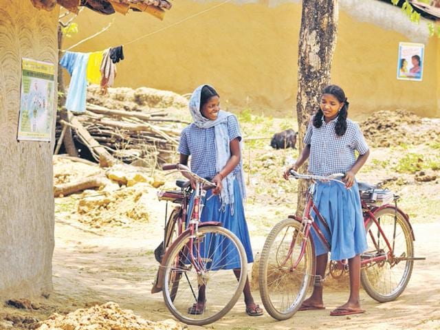 Rural school girls in Gumla. (Parwaz Khan/HT photo) Rural school girls in Gumla. (Parwaz Khan/HT photo)