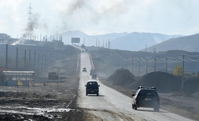 “The spit dries in our mouths from fear when we pass it,” says Mohammad Hussain, who ferries passengers along the road from Kabul to Hazarajat. (AFP Photo) “The spit dries in our mouths from fear when we pass it,” says Mohammad Hussain, who ferries passengers along the road from Kabul to Hazarajat. (AFP Photo)