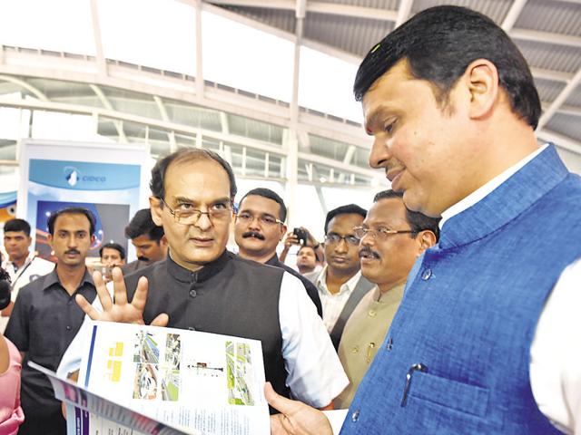 Maharashtra CM Devendra Fadnavis looks at the blueprints of Cidco’s Smart City project at Cidco Exhibition Centre, Vashi, on Friday.(Bachchan Kumar)