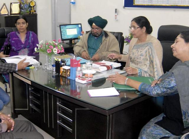 A meeting of health department functionaries taking place at civil hospital, Ludhiana on Saturday.(HT Photo) A meeting of health department functionaries taking place at civil hospital, Ludhiana on Saturday.(HT Photo)
