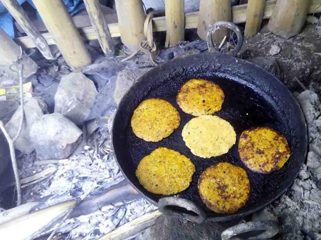 Vada and Taya, the tribal foods of Alirajpur and Jhabua. (HT photo) Vada and Taya, the tribal foods of Alirajpur and Jhabua. (HT photo)