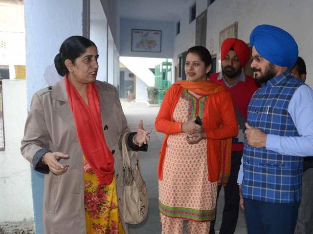 Chairman of PSEB Dr Tejinder Dhaliwal (L) interacting with DEO (SE) Satinderbir Singh (R), principal Mandeep Kaur (C) of Government Girls Senior Secondary School in Amritsar on Saturday.(Sameer Sehgal/HT Photo)