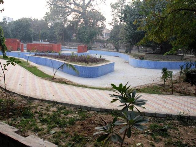 The Amritsar Improvement Trust (AIT) shelling out a fortune to construct concrete walkways at the Children’s Park and the zoo in the name of maintenance and beautification of the area. (HT Photo) The Amritsar Improvement Trust (AIT) shelling out a fortune to construct concrete walkways at the Children’s Park and the zoo in the name of maintenance and beautification of the area. (HT Photo)
