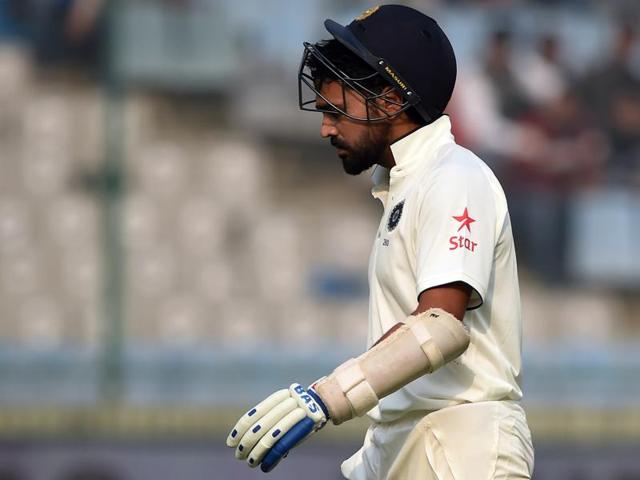 India’s Murali Vijay walks back to the pavilion after he was dismissed by South Africa’s Morne Morkel on the third day of the fourth Test match at The Feroz Shah Kotla Stadium in New Delhi on December 5, 2015. (AFP Photo) India’s Murali Vijay walks back to the pavilion after he was dismissed by South Africa’s Morne Morkel on the third day of the fourth Test match at The Feroz Shah Kotla Stadium in New Delhi on December 5, 2015. (AFP Photo)