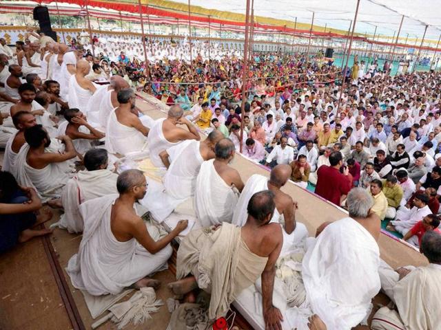 Members of the Jain community during a meeting in Ahmedabad on Sunday to raise the issue of stolen idol of Lord Mahavir's from Jamui district. (PTI) Members of the Jain community during a meeting in Ahmedabad on Sunday to raise the issue of stolen idol of Lord Mahavir's from Jamui district. (PTI)