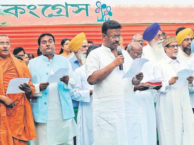 Firhad Hakim with various religious leaders at the TMC rally on Sunday. (Ashok Nath Dey/HT photo) Firhad Hakim with various religious leaders at the TMC rally on Sunday. (Ashok Nath Dey/HT photo)
