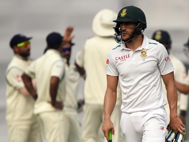 South Africa’s Faf du Plessis walks back to the pavilion after he was dismissed by India’s Ravindra Jadeja on the fifth day of the fourth Test match at the Feroz Shah Kotla stadium in New Delhi on December 7, 2015. (AFP Photo) South Africa’s Faf du Plessis walks back to the pavilion after he was dismissed by India’s Ravindra Jadeja on the fifth day of the fourth Test match at the Feroz Shah Kotla stadium in New Delhi on December 7, 2015. (AFP Photo)