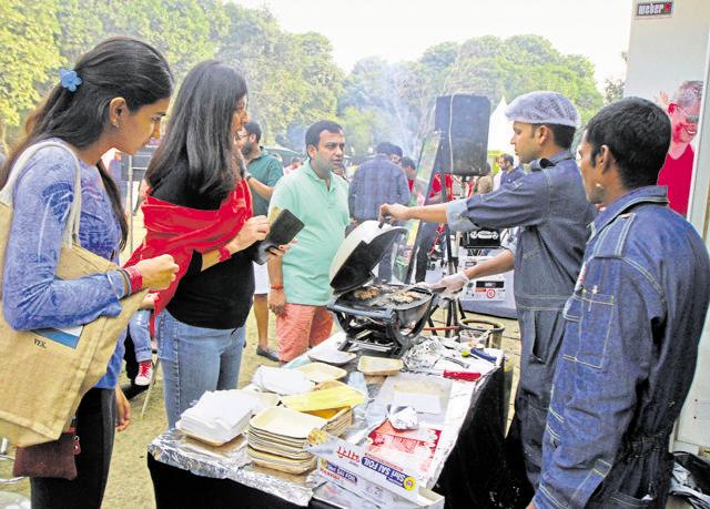 Visitors made a beeline for the barbeque zone where chefs cooked mouth-watering dishes in huge grillers and ovens. (Sanjeev Verma/HT Photo)