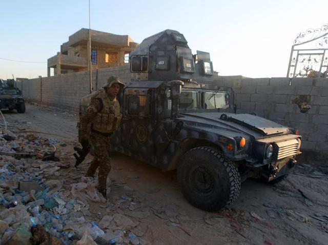 Iraqi troops and allied paramilitaries advance on December 6, 2015 down a street in Husayba, an Iraqi rural town in the Euphrates Valley seven kilometres (4.5 miles) east of Ramadi. (AFP) Iraqi troops and allied paramilitaries advance on December 6, 2015 down a street in Husayba, an Iraqi rural town in the Euphrates Valley seven kilometres (4.5 miles) east of Ramadi. (AFP)