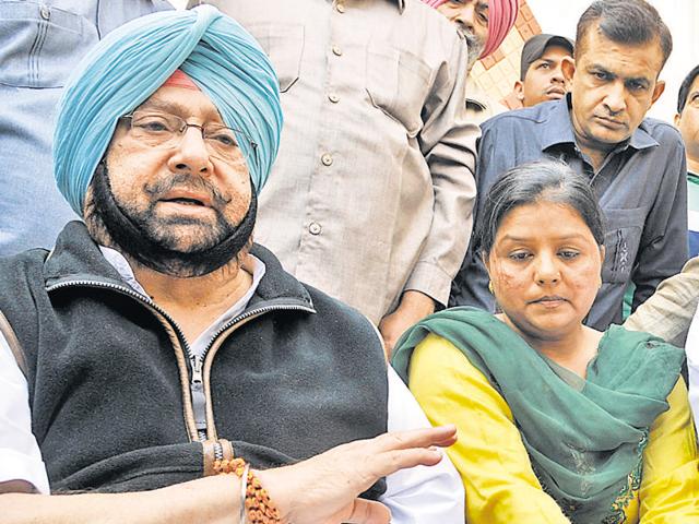 Former Punjab chief minister Capt Amarinder Singh along with CLP leader Sunil Jakhar and the lady teacher Rajni who suffered a miscarriage after she was taken into custody interacting with media in Jalandhar. (Pardeep Pandit/HT Photo) Former Punjab chief minister Capt Amarinder Singh along with CLP leader Sunil Jakhar and the lady teacher Rajni who suffered a miscarriage after she was taken into custody interacting with media in Jalandhar. (Pardeep Pandit/HT Photo)