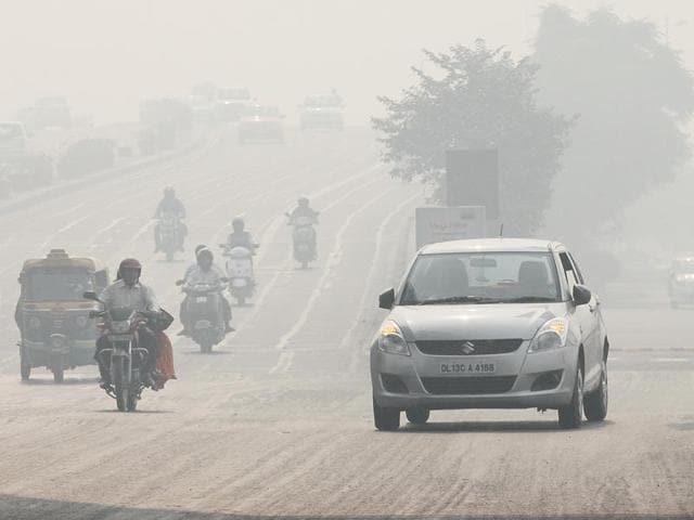 The Delhi government announced a plan to allow private vehicles on the roads only on alternate days starting January 1 to clean the world’s most polluted capital.*(Raj K Raj/ HT Photo)