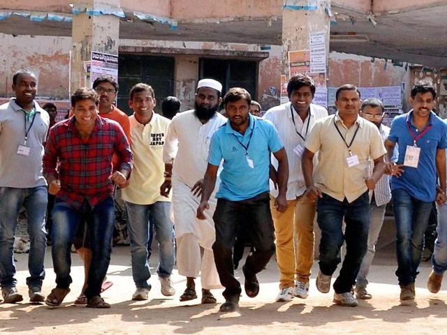Osmania University students before police foiled their planned run in support of a proposed ‘beef festival’.(PTI Photo) Osmania University students before police foiled their planned run in support of a proposed ‘beef festival’.(PTI Photo)