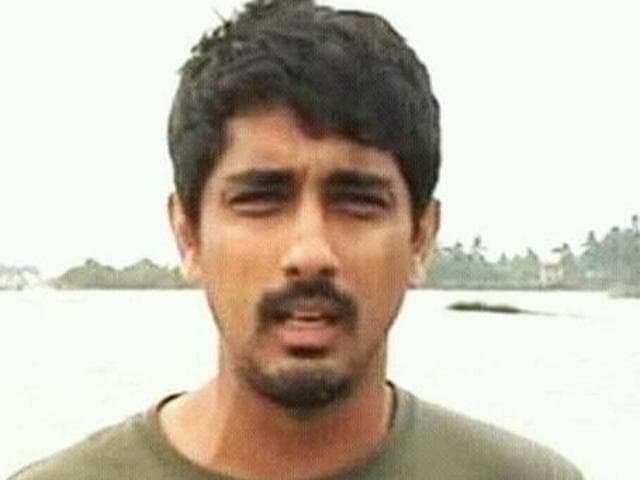 Actor Siddharth goes to Cuddalore, says conditions exaggerated