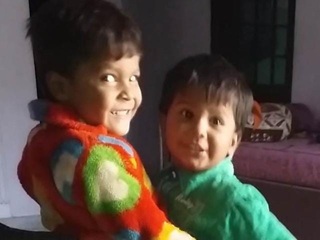 The deceased were identified as Aditya (4) and his younger brother Anshu (3). (HT Photo) The deceased were identified as Aditya (4) and his younger brother Anshu (3). (HT Photo)